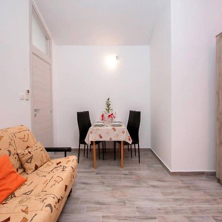 Pleasant Oriana Apartment Near The Sea-Pula Buitenkant foto