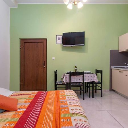 Pleasant Oriana Apartment Near The Sea-Pula Buitenkant foto