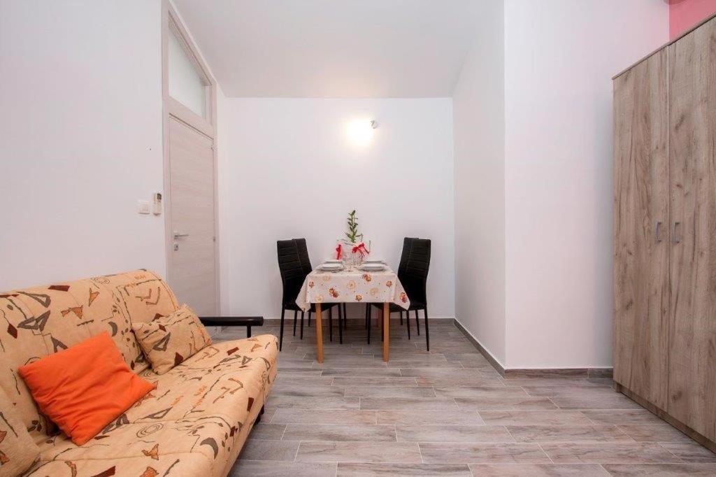 Pleasant Oriana Apartment Near The Sea-Pula Buitenkant foto